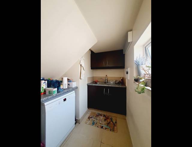 3 BEDROOM APARTMENT FOR SALE IN OAKLANDS